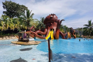 Medellin: Tour Hacienda Napoles+Passport Safari Premium VIP