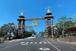 Medellin: Tour Hacienda Napoles+Passport Safari Premium VIP
