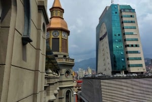 Medellín: Tour of Comuna 13, Botero Park and metrocable with a local guide.