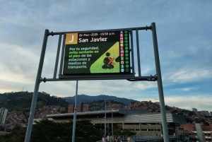 Medellín: Tour of Comuna 13, Botero Park and metrocable with a local guide.