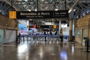 Medellín: Tour of Comuna 13, Botero Park and metrocable with a local guide.