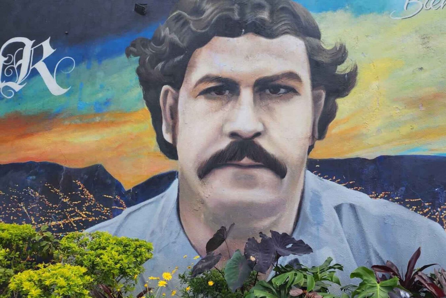 Medellín: Tour Pablo Escobar Group and Economic