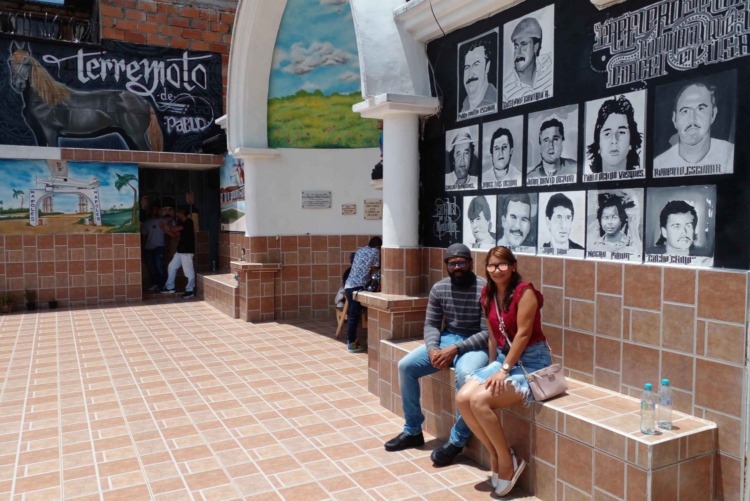 Medellin: Tour Pablo Escobar Privado Con Guia Local