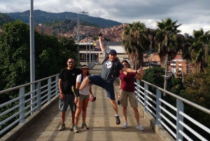 メデジン：ツアー パブロ エスコバル イ コムナ 13 プリバード