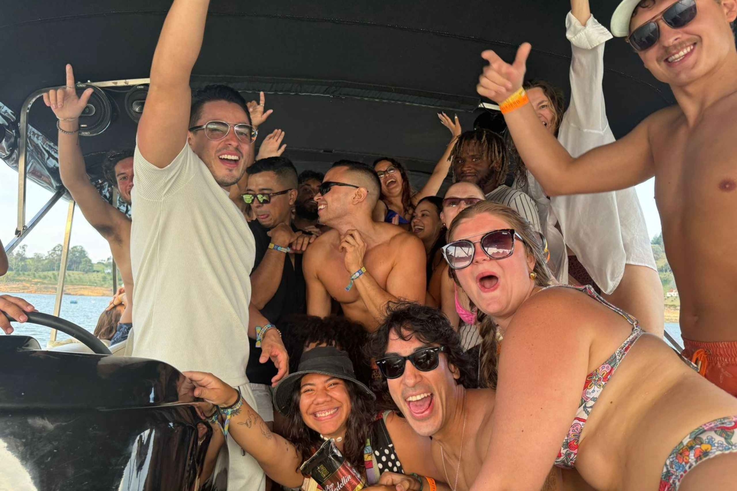 Medellín: Tour a Guatape + Boat Party