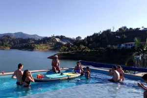 Medellín: Tour a Guatape + Boat Party