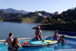 Medellín: Tour a Guatape + Boat Party
