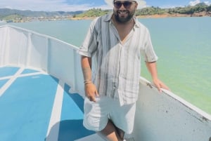 メデジン：グアタペ、ペニョール、ボートツアー、昼食と朝食付き