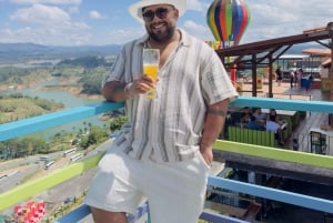 メデジン：グアタペ、ペニョール、ボートツアー、昼食と朝食付き