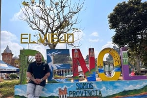 メデジン：グアタペ、ペニョール、ボートツアー、昼食と朝食付き