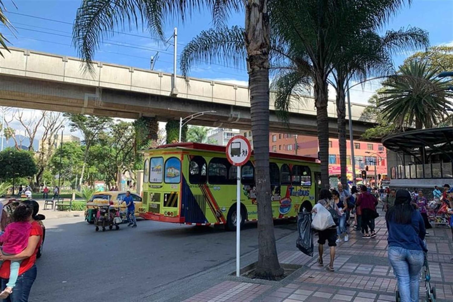 Medellín: Turibus City Tour in spanish