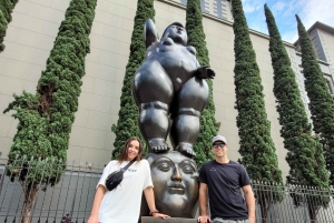 «Medellín al descubierto»: Comuna 13, Plaza Botero y teleférico.