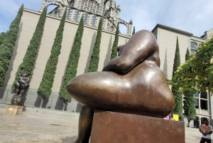 «Medellín al descubierto»: Comuna 13, Plaza Botero y teleférico.