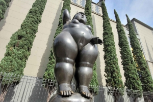 «Medellín al descubierto»: Comuna 13, Plaza Botero y teleférico.