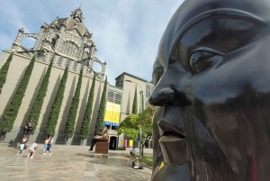 «Medellín al descubierto»: Comuna 13, Plaza Botero y teleférico.