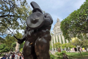 «Medellín al descubierto»: Comuna 13, Plaza Botero y teleférico.