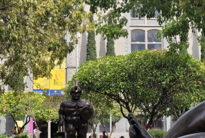 «Medellín al descubierto»: Comuna 13, Plaza Botero y teleférico.