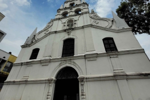 «Medellín al descubierto»: Comuna 13, Plaza Botero y teleférico.