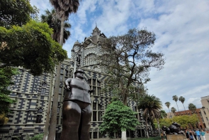 «Medellín al descubierto»: Comuna 13, Plaza Botero y teleférico.