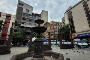 «Medellín al descubierto»: Comuna 13, Plaza Botero y teleférico.