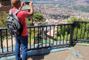 «Medellín al descubierto»: Comuna 13, Plaza Botero y teleférico.