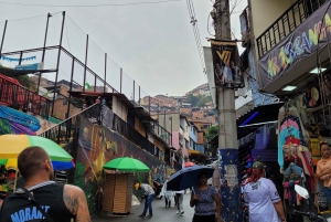 «Medellín al descubierto»: Comuna 13, Plaza Botero y teleférico.