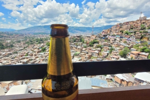 «Medellín al descubierto»: Comuna 13, Plaza Botero y teleférico.