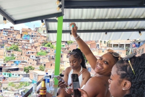 «Medellín al descubierto»: Comuna 13, Plaza Botero y teleférico.