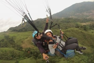 Medellín: viaje en parapente por el valle con pilotos certificados