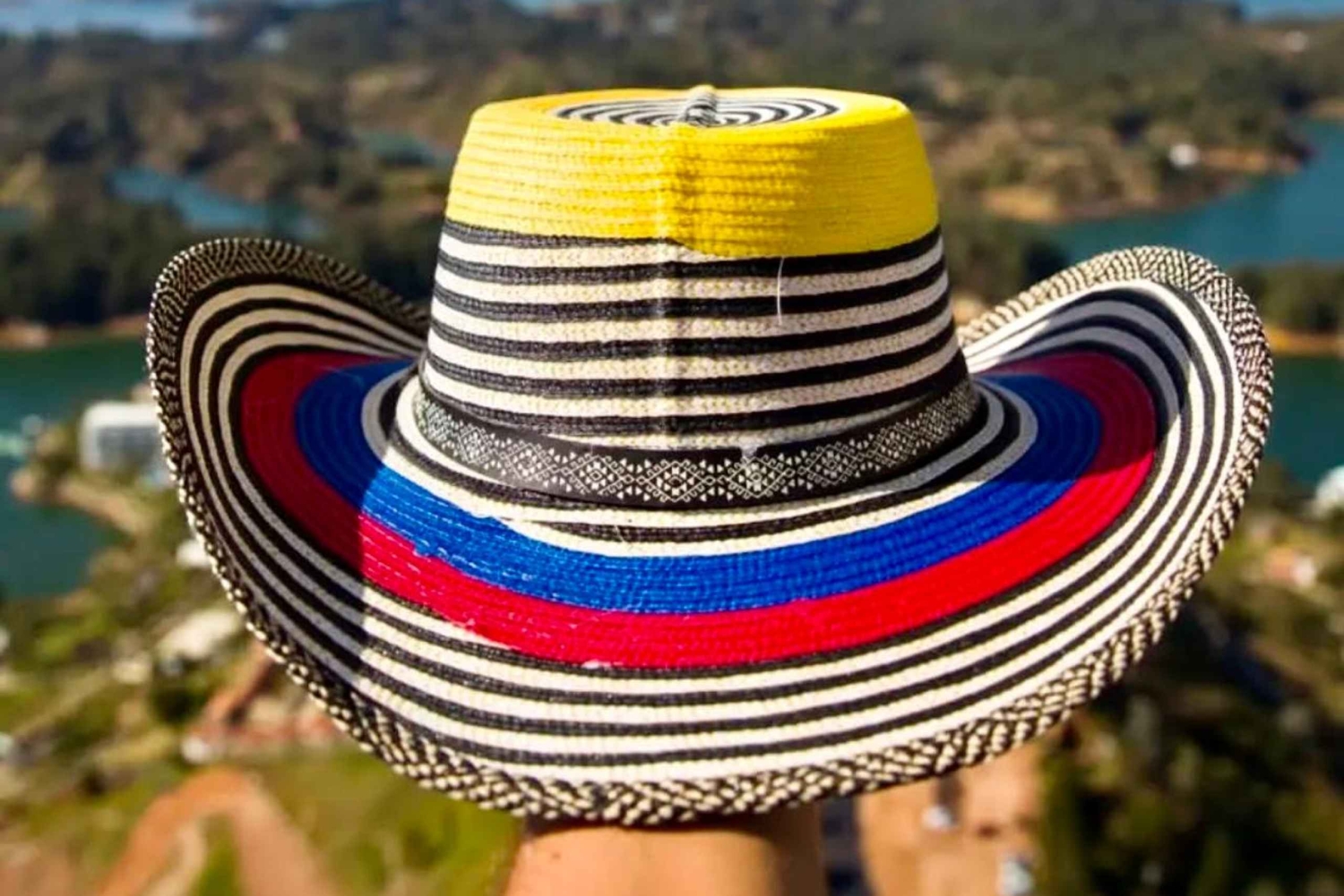 Medellín VIP All Inclusive: Flyplass + hotell + premiumturer