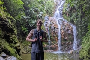 Wodospad Medellín i wędrówka po kawie: pradawny szlak przyrodniczy