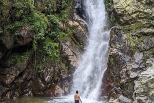 Wodospad Medellín i wędrówka po kawie: pradawny szlak przyrodniczy