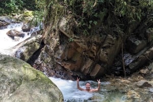 Wodospad Medellín i wędrówka po kawie: pradawny szlak przyrodniczy