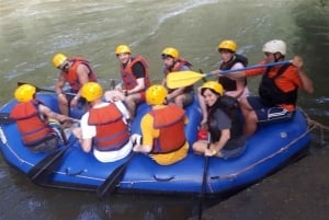 Rafting em águas bravas em Medellín