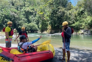 Rafting em águas bravas em Medellín