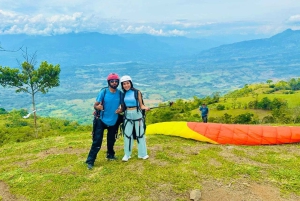 Medellin: Vildt Andes-eventyr – rid, flyv og slap af