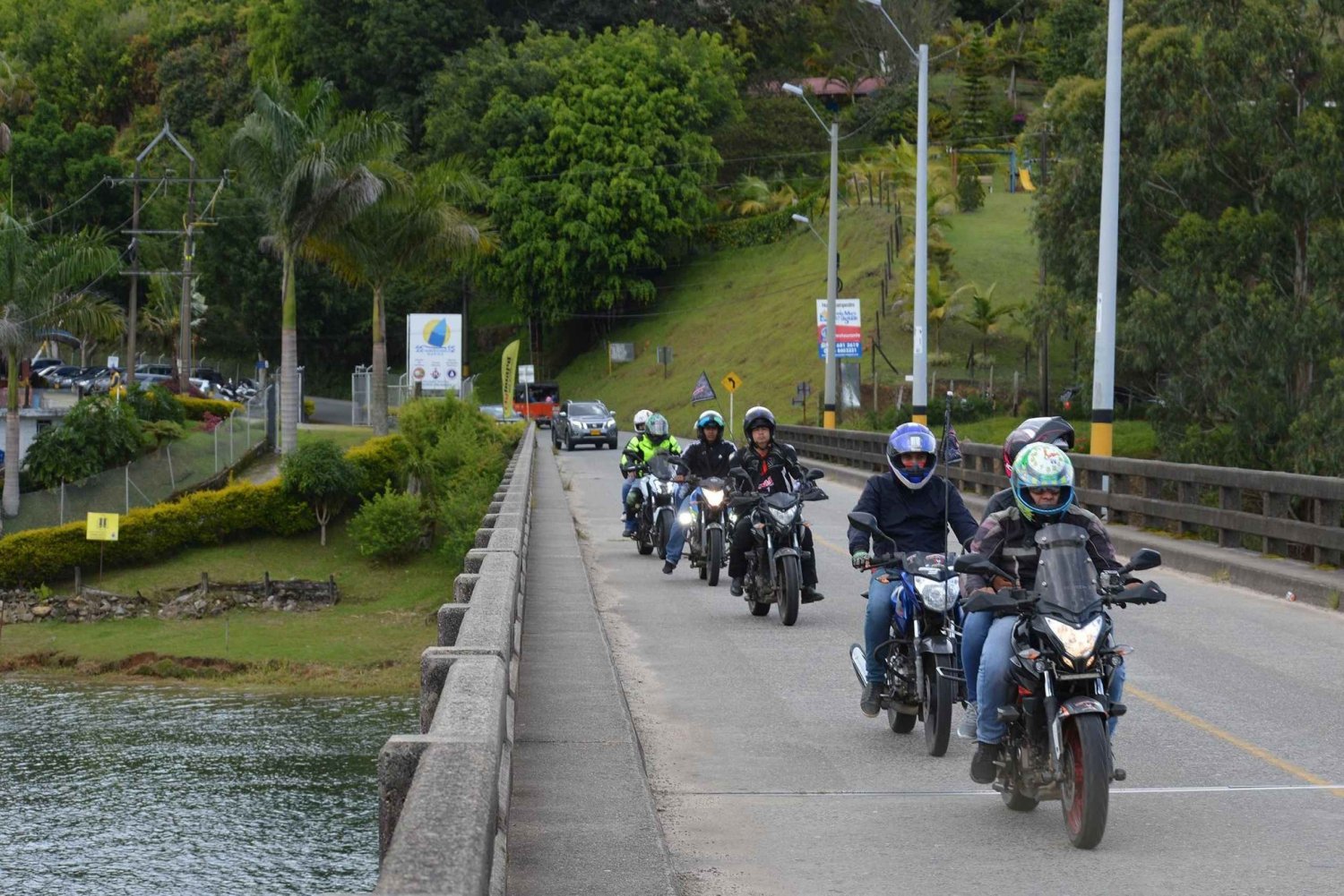 Excursión en moto de Medellín a Guatape