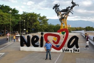 NEIVA: Historiallinen ja kulttuurinen kiertomatka, johon sisältyy melontaretki Magdalena-joella.