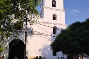 NEIVA: Historiallinen ja kulttuurinen kiertomatka, johon sisältyy melontaretki Magdalena-joella.