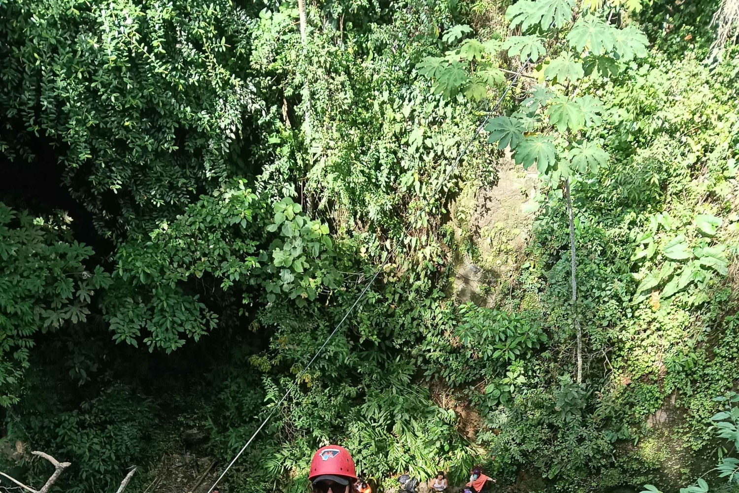 ネイバ：ガイド付きラペリングとハイキングアドベンチャー