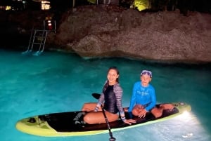 Excursion nocturne de surf à la rame avec lumière LED dans la mer de San Andrés
