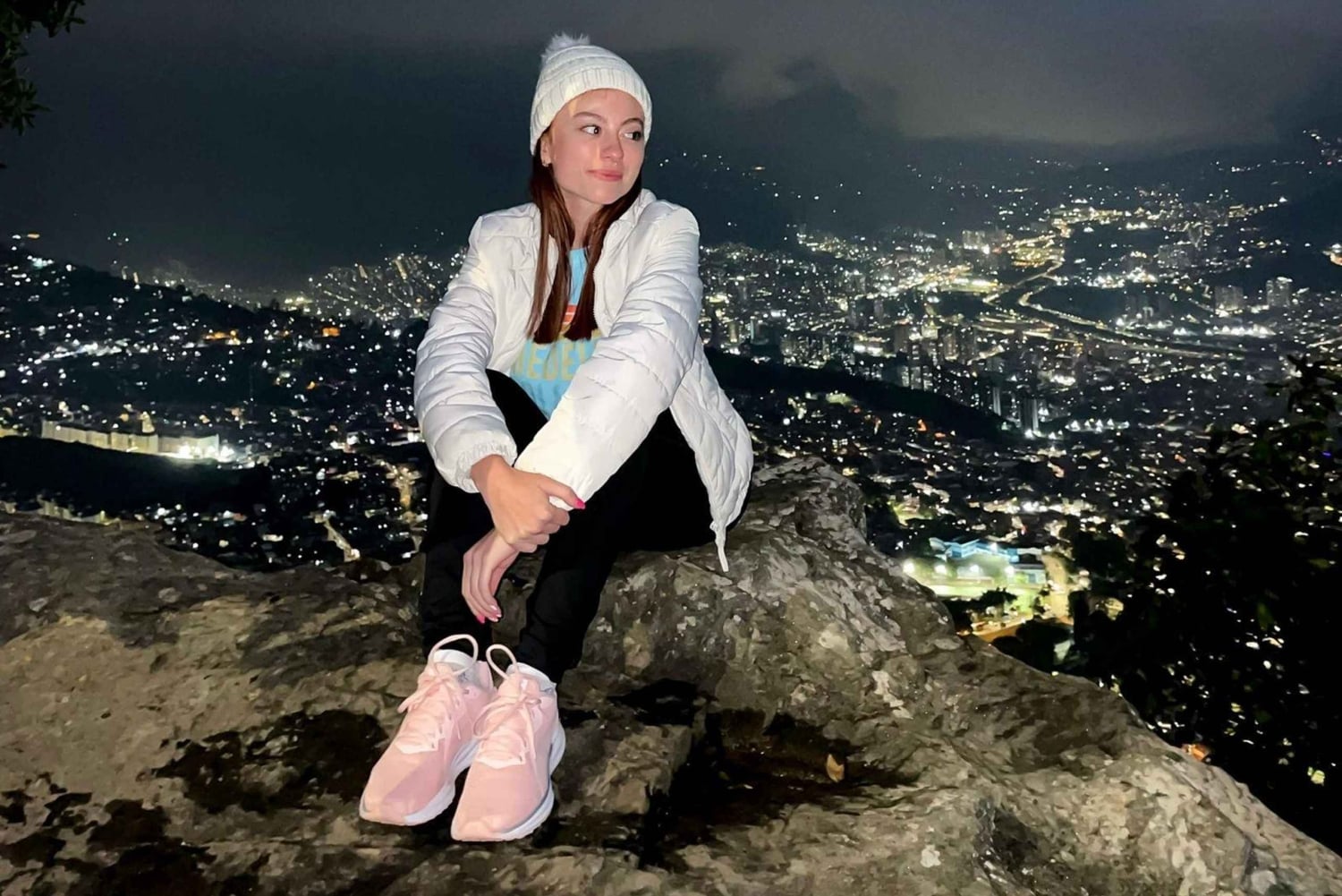 Nocna wycieczka do 2 punktów widokowych w Medellín z ogniskiem, muzyką i lokalnymi smakami.