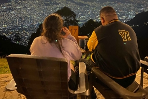 Nocna wycieczka do 2 punktów widokowych w Medellín z ogniskiem, muzyką i lokalnymi smakami.