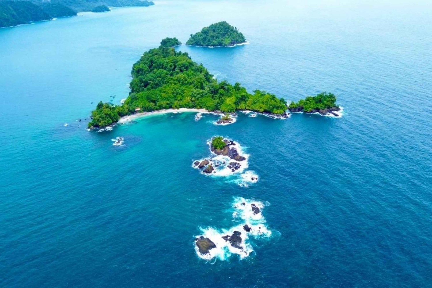 Nuquí: Gulf of Tribuga Boat Tour with Waterfalls & Springs