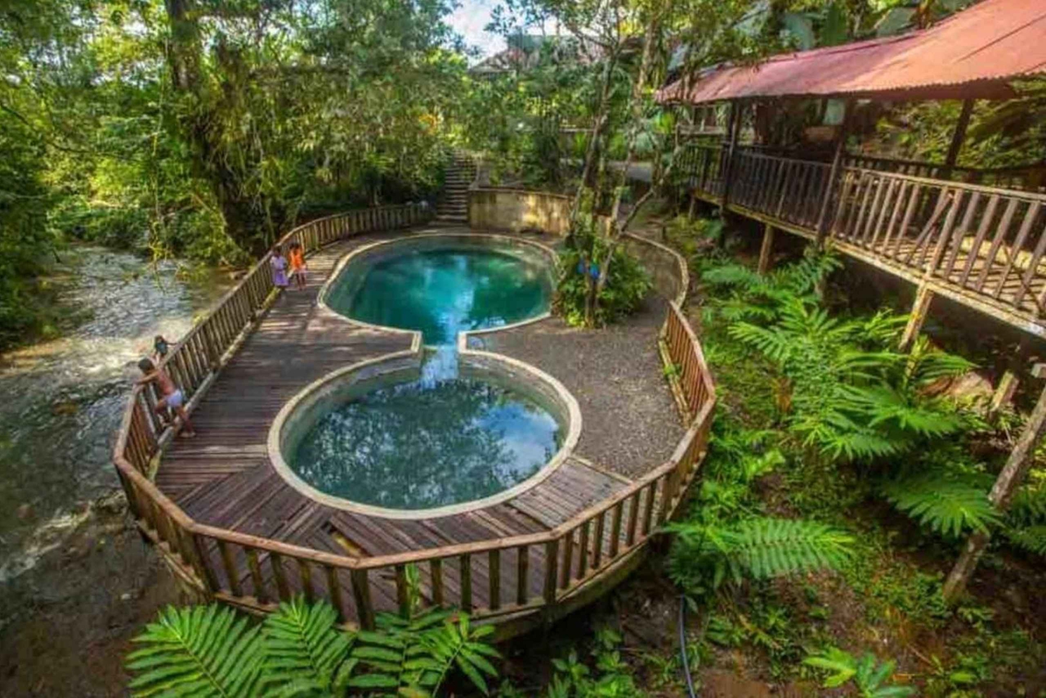 Nuquí: tour en barco por el golfo de Tribuga con cascadas y manantiales