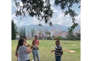 Pablo Escobar y Comuna 13 : Una Historia de Contrastes