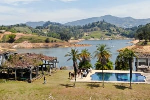 Villa Pablo Escobar+Pintball+Barca+ATV (Guatape privato)