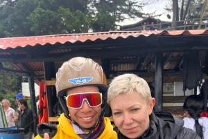 Paragliding over vakre Medellin