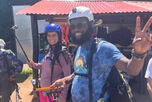 Paragliding over vakre Medellin