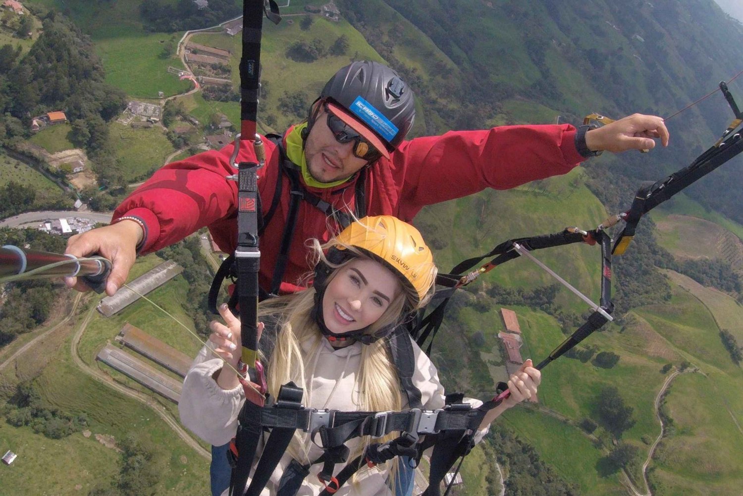 Paragliding in Medellin with breakfast